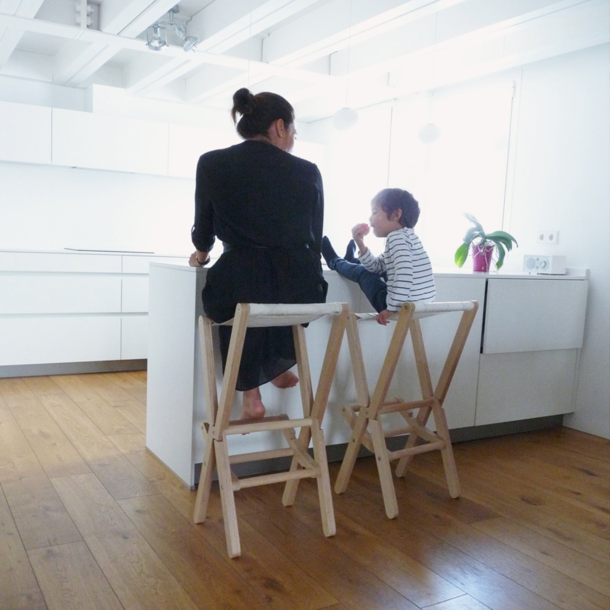 2nd RIS high stool L.E