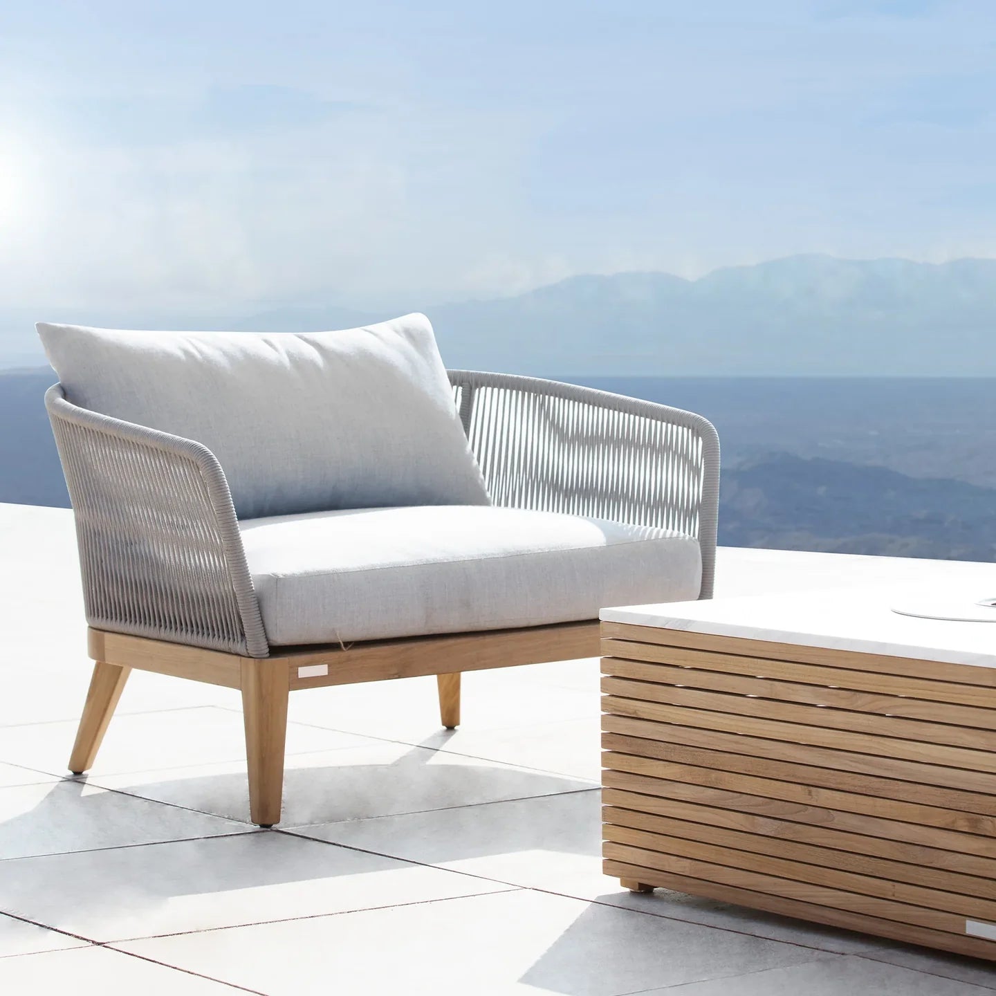 AVALON LOUNGE CHAIR