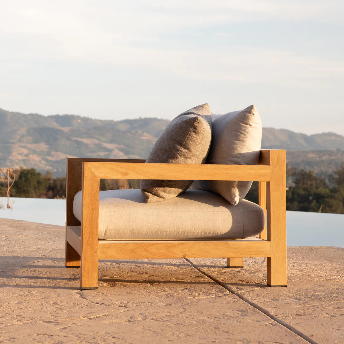 PACIFIC LOUNGE CHAIR TEAK WOOD