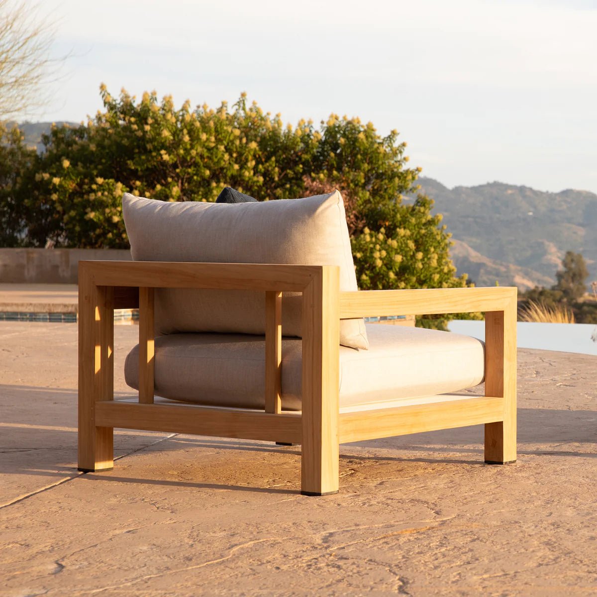 PACIFIC LOUNGE CHAIR TEAK WOOD